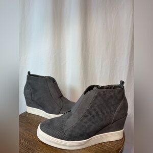 MIA Wedge Sneakers Gray Women’s 8